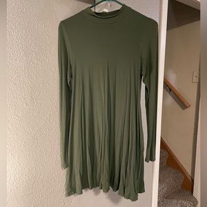 Women’s Small green long sleeve dress.
